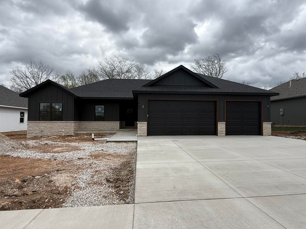 1466 N Collins Drive, Republic, MO 65738