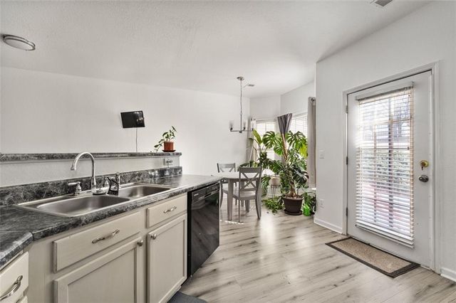 2744 Snapfinger Manor, Decatur, GA 30035