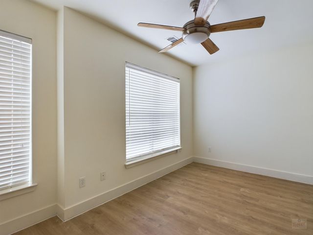 711 W 32nd ST 143, Austin, TX 78705