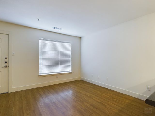 711 W 32nd ST 143, Austin, TX 78705