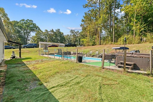 572 Lee Joan Drive NW, Dalton, GA 30721