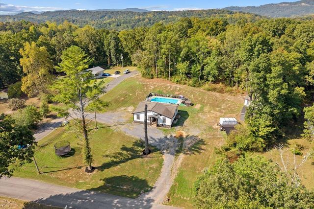 572 Lee Joan Drive NW, Dalton, GA 30721