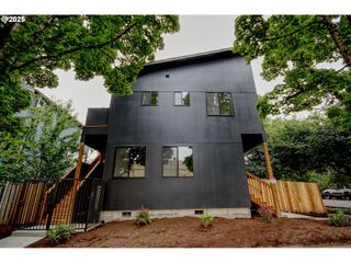 1404 Se FRANKLIN St, Portland, OR 97202
