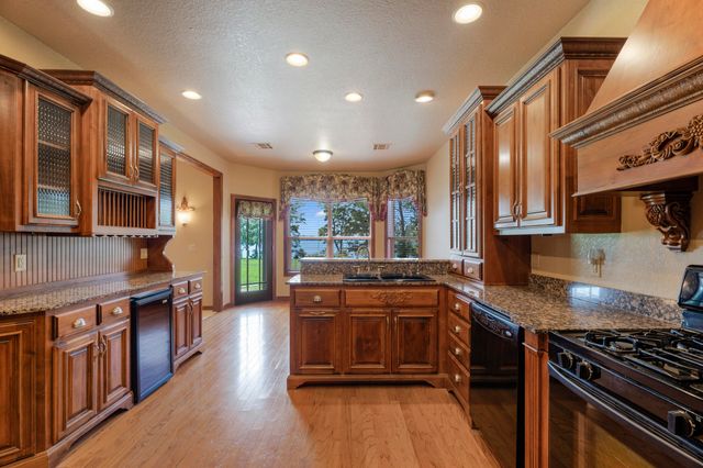 5069 Lake Breeze Road, Grove, OK 74344