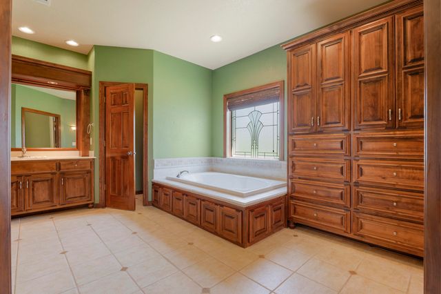 5069 Lake Breeze Road, Grove, OK 74344