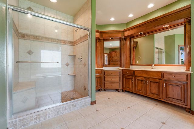 5069 Lake Breeze Road, Grove, OK 74344
