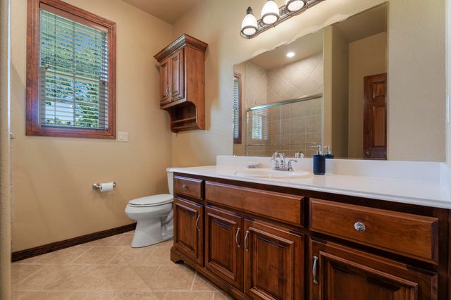 5069 Lake Breeze Road, Grove, OK 74344