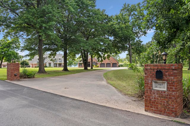 5069 Lake Breeze Road, Grove, OK 74344
