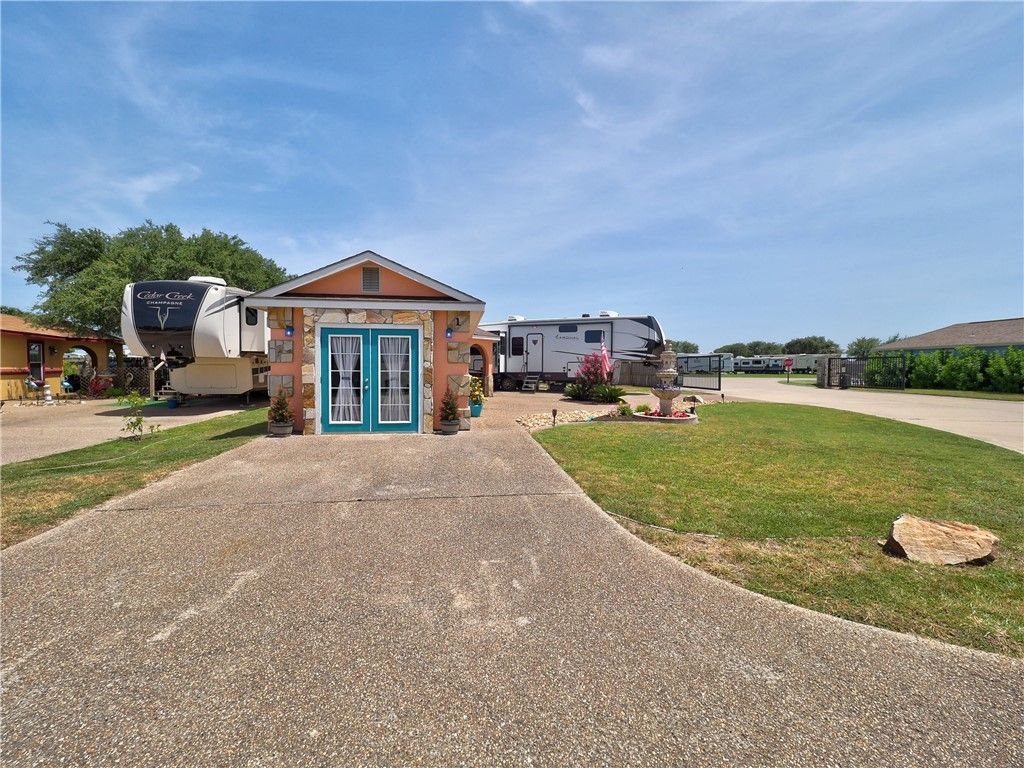 1 Augusta Cir, Aransas Pass, TX 78336 — photo 4