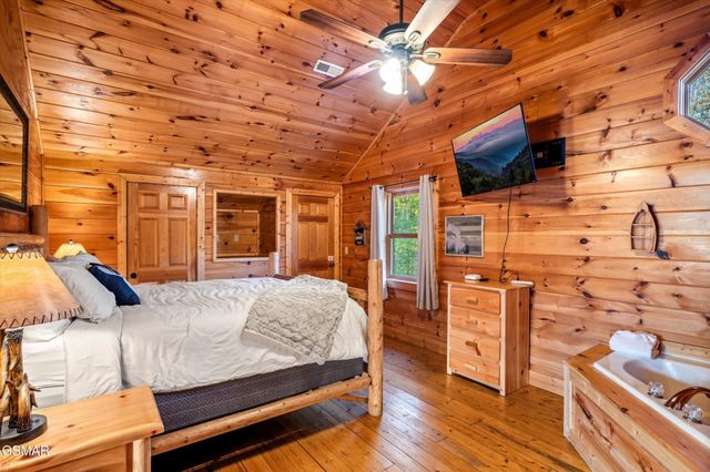 2828 Ridge Creek Circle, Sevierville, TN 37876