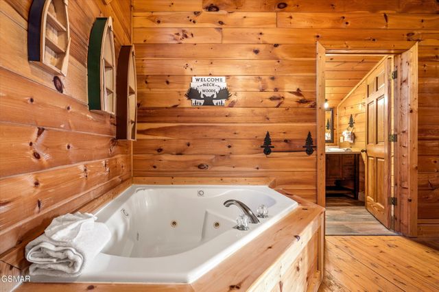 2828 Ridge Creek Circle, Sevierville, TN 37876