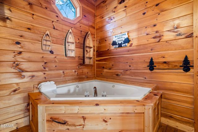 2828 Ridge Creek Circle, Sevierville, TN 37876