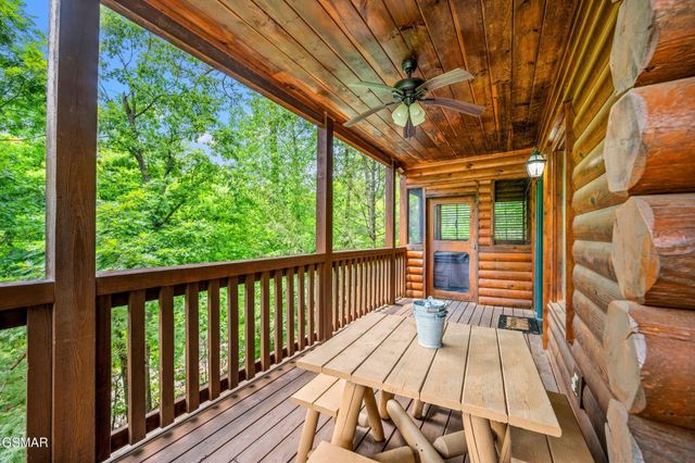 2828 Ridge Creek Circle, Sevierville, TN 37876