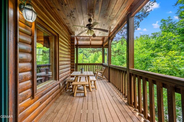 2828 Ridge Creek Circle, Sevierville, TN 37876