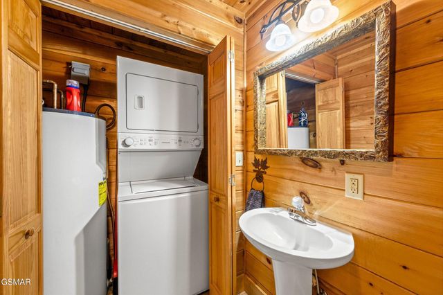 2828 Ridge Creek Circle, Sevierville, TN 37876