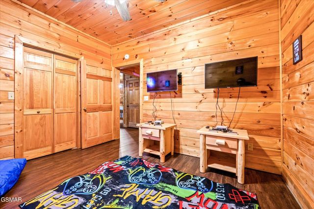 2828 Ridge Creek Circle, Sevierville, TN 37876