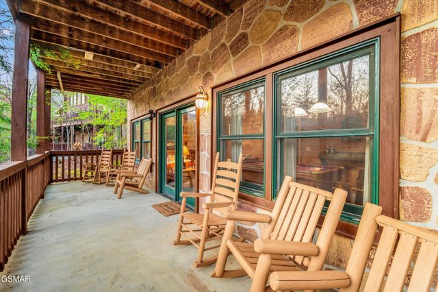 2828 Ridge Creek Circle, Sevierville, TN 37876