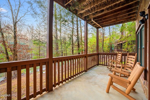 2828 Ridge Creek Circle, Sevierville, TN 37876