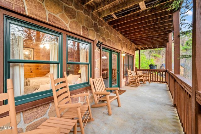 2828 Ridge Creek Circle, Sevierville, TN 37876