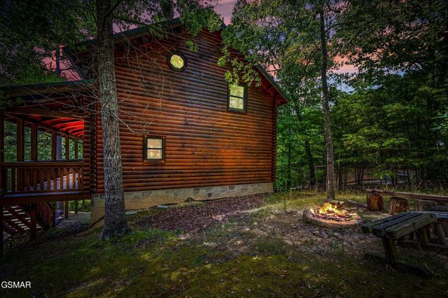 2828 Ridge Creek Circle, Sevierville, TN 37876