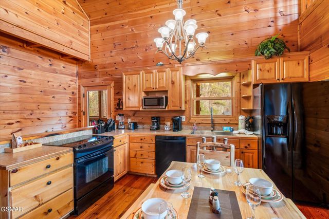 2828 Ridge Creek Circle, Sevierville, TN 37876