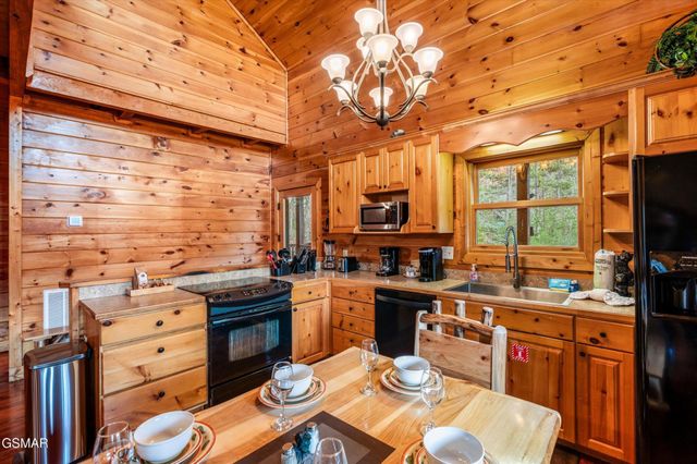 2828 Ridge Creek Circle, Sevierville, TN 37876