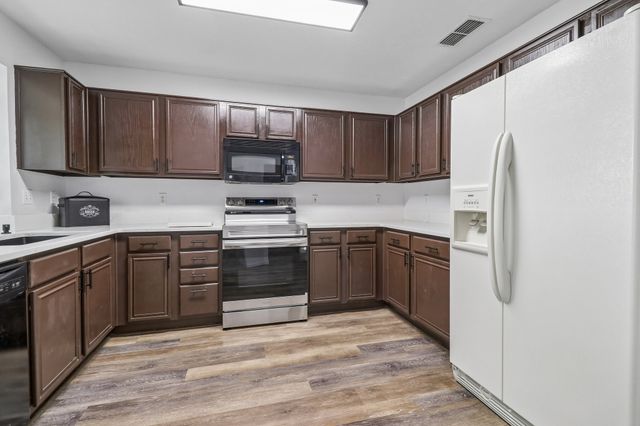101 Apache Trail, Alvarado, TX 76009