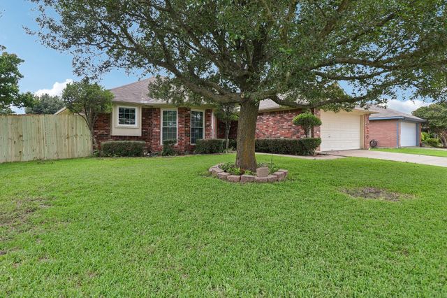 101 Apache Trail, Alvarado, TX 76009