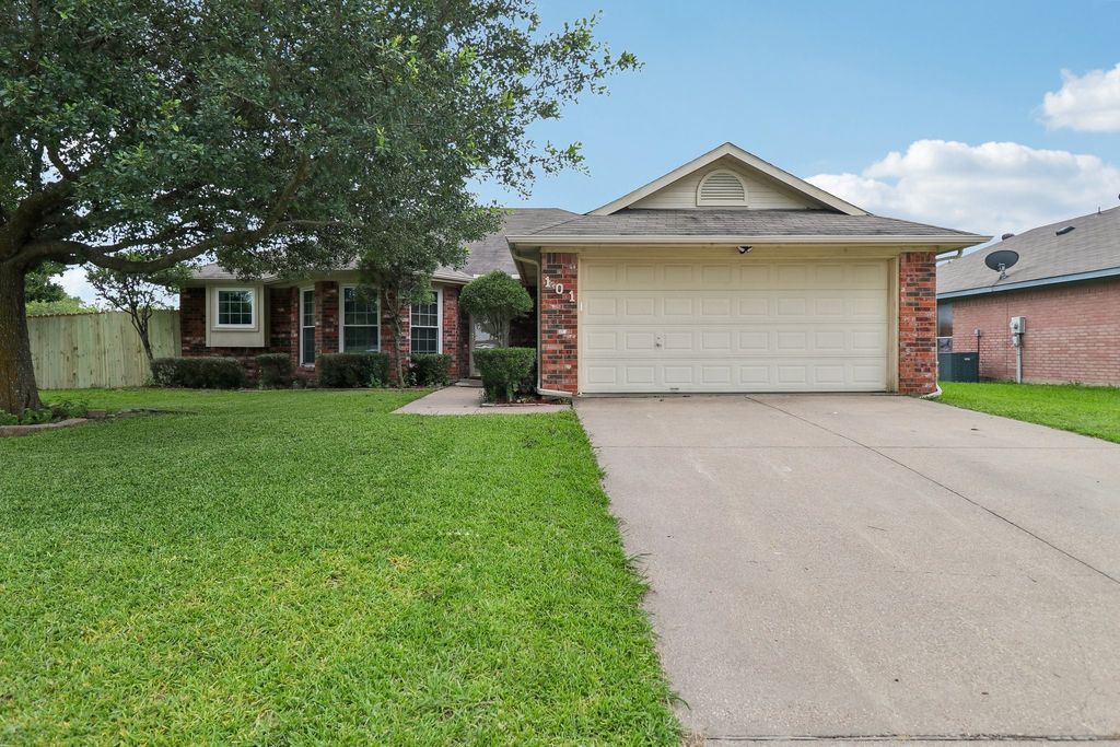 101 Apache Trail, Alvarado, TX 76009