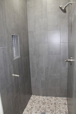 104 S Hubbard Street, Alvord, TX 76225