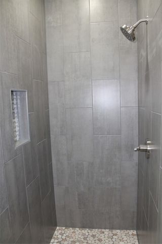 104 S Hubbard Street, Alvord, TX 76225