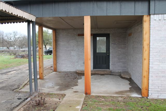 104 S Hubbard Street, Alvord, TX 76225