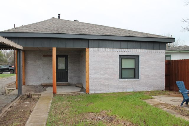 104 S Hubbard Street, Alvord, TX 76225