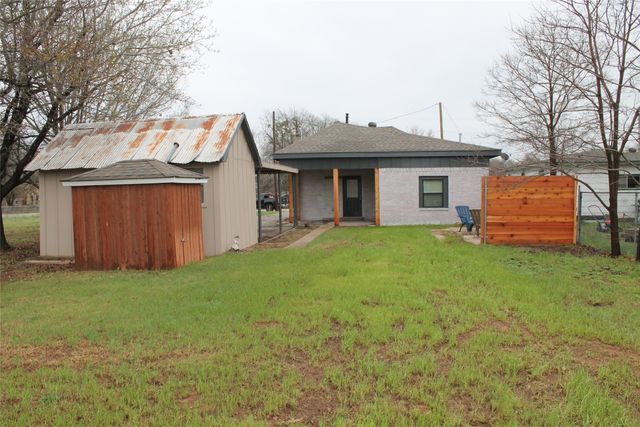 104 S Hubbard Street, Alvord, TX 76225