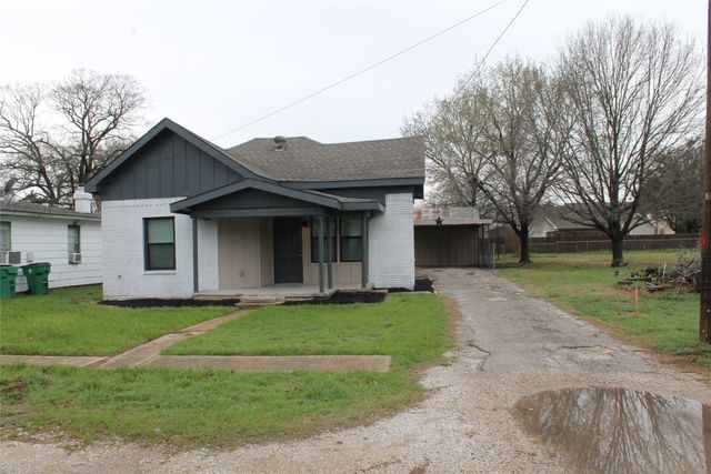 104 S Hubbard Street, Alvord, TX 76225