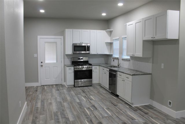 104 S Hubbard Street, Alvord, TX 76225