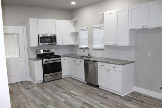 104 S Hubbard Street, Alvord, TX 76225