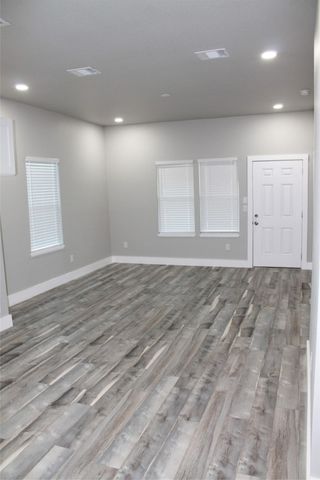 104 S Hubbard Street, Alvord, TX 76225