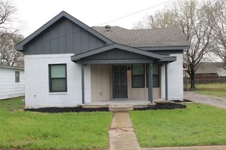 104 S Hubbard Street, Alvord, TX 76225