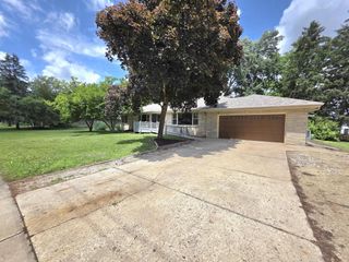 704 E Main STREET, Waterford, WI 53185