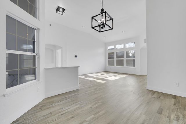 2004 Falls Dr, Yuba City, CA 95993