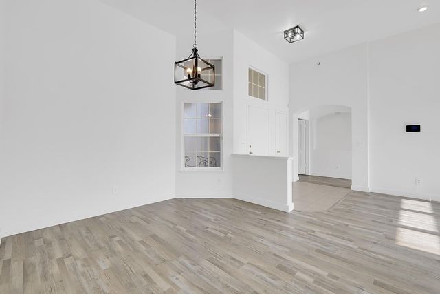 2004 Falls Dr, Yuba City, CA 95993