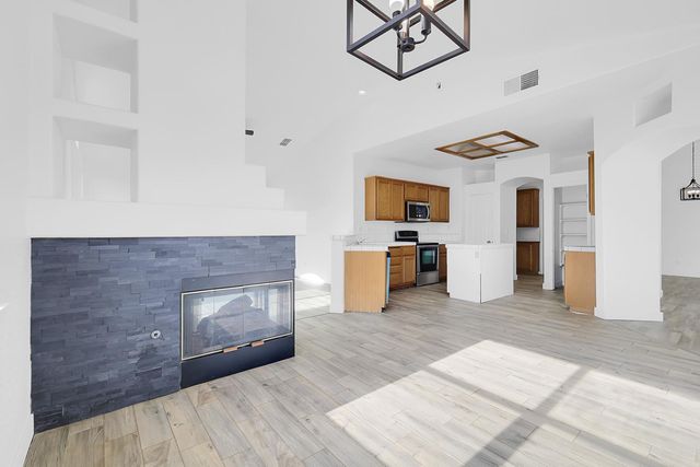 2004 Falls Dr, Yuba City, CA 95993