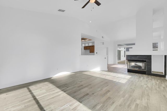 2004 Falls Dr, Yuba City, CA 95993