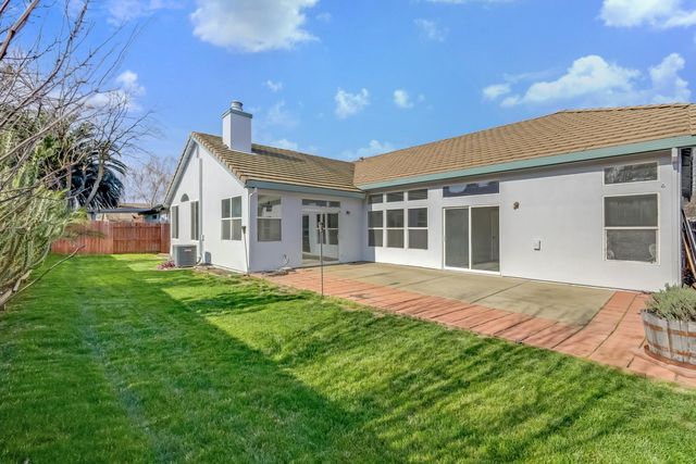 2004 Falls Dr, Yuba City, CA 95993