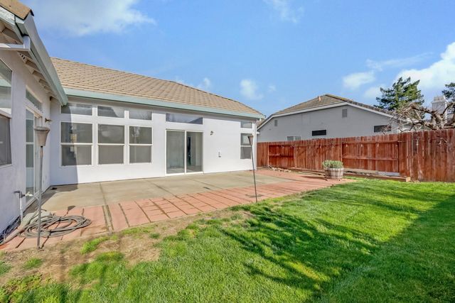 2004 Falls Dr, Yuba City, CA 95993