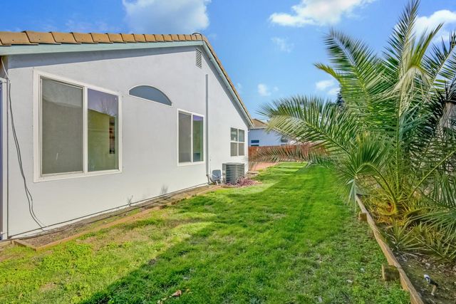 2004 Falls Dr, Yuba City, CA 95993