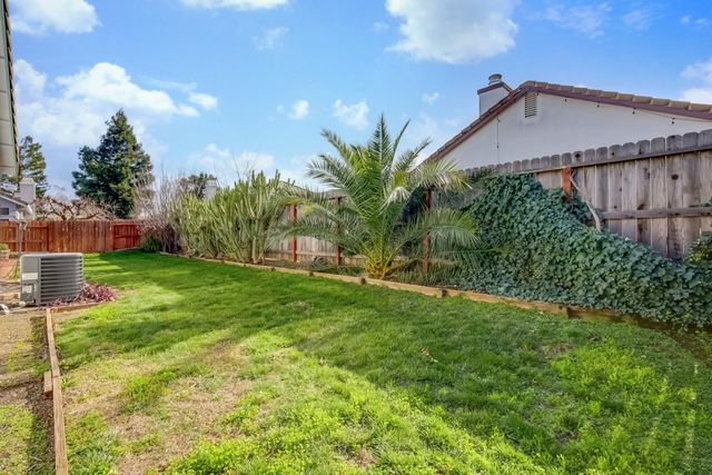 2004 Falls Dr, Yuba City, CA 95993