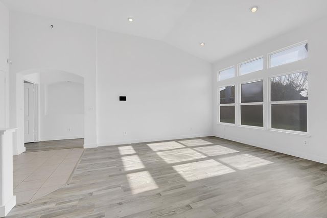 2004 Falls Dr, Yuba City, CA 95993