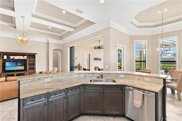 7262 Lantana CIR, Naples, FL 34119